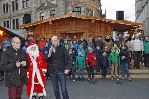 OB Dr. Bernd Wiegand begrüßt finnischen Knabenchor in Halle (Foto: Stadt Halle/Thomas Ziegler)